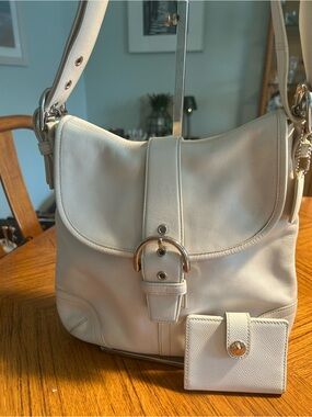 Classic Coach Cream Leather Shoulder Bag with Matching Wallet